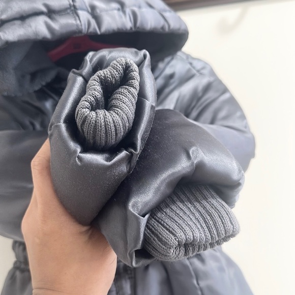 Old Navy Water Resistant Puffer Jacket - Picture 3 of 9